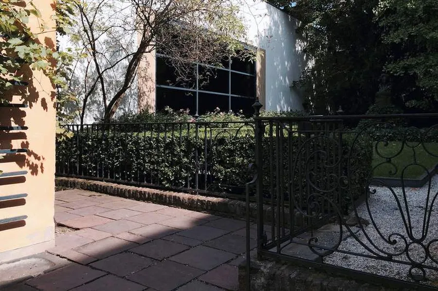 Blick vom Museumshof auf das Fenster des Kammermusiksaals