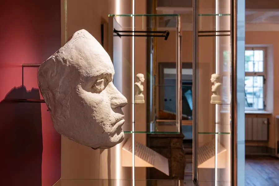 Museum room with the illuminated life mask of Beethoven