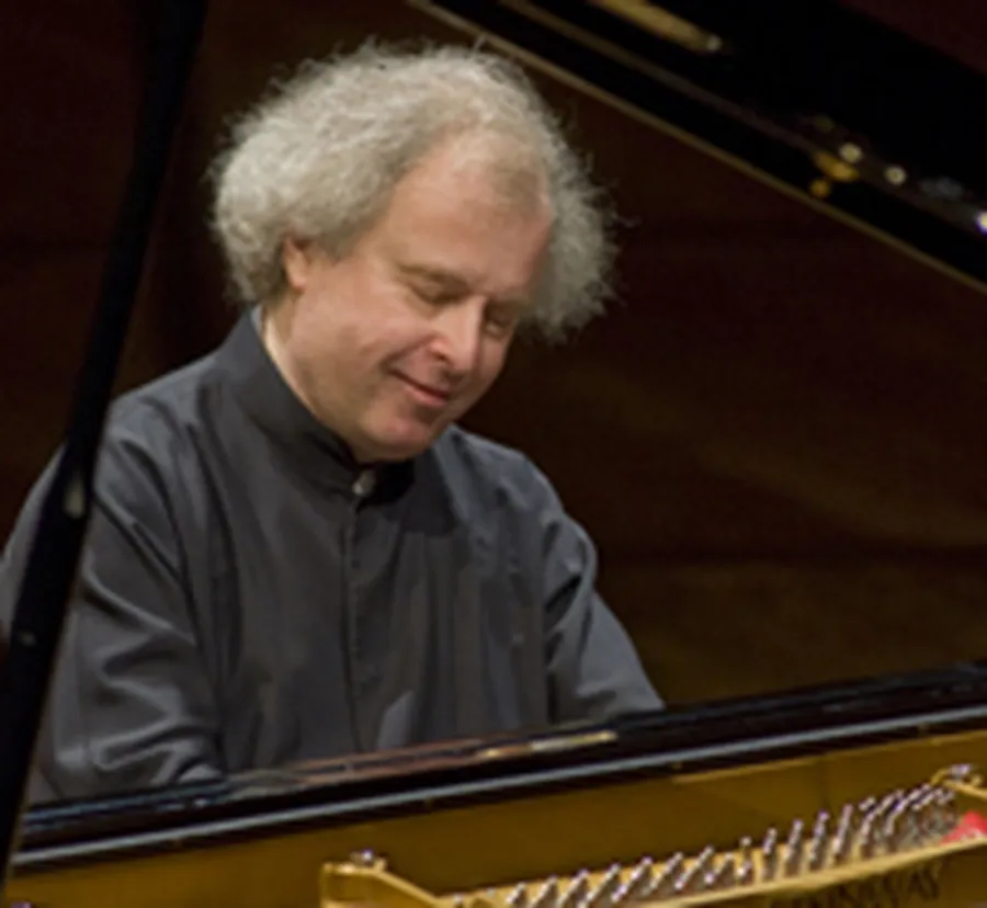 Der Pianist András Schiff.
