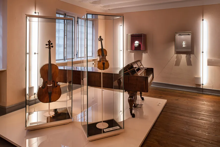 Museum room with musical instruments and other objects on display.